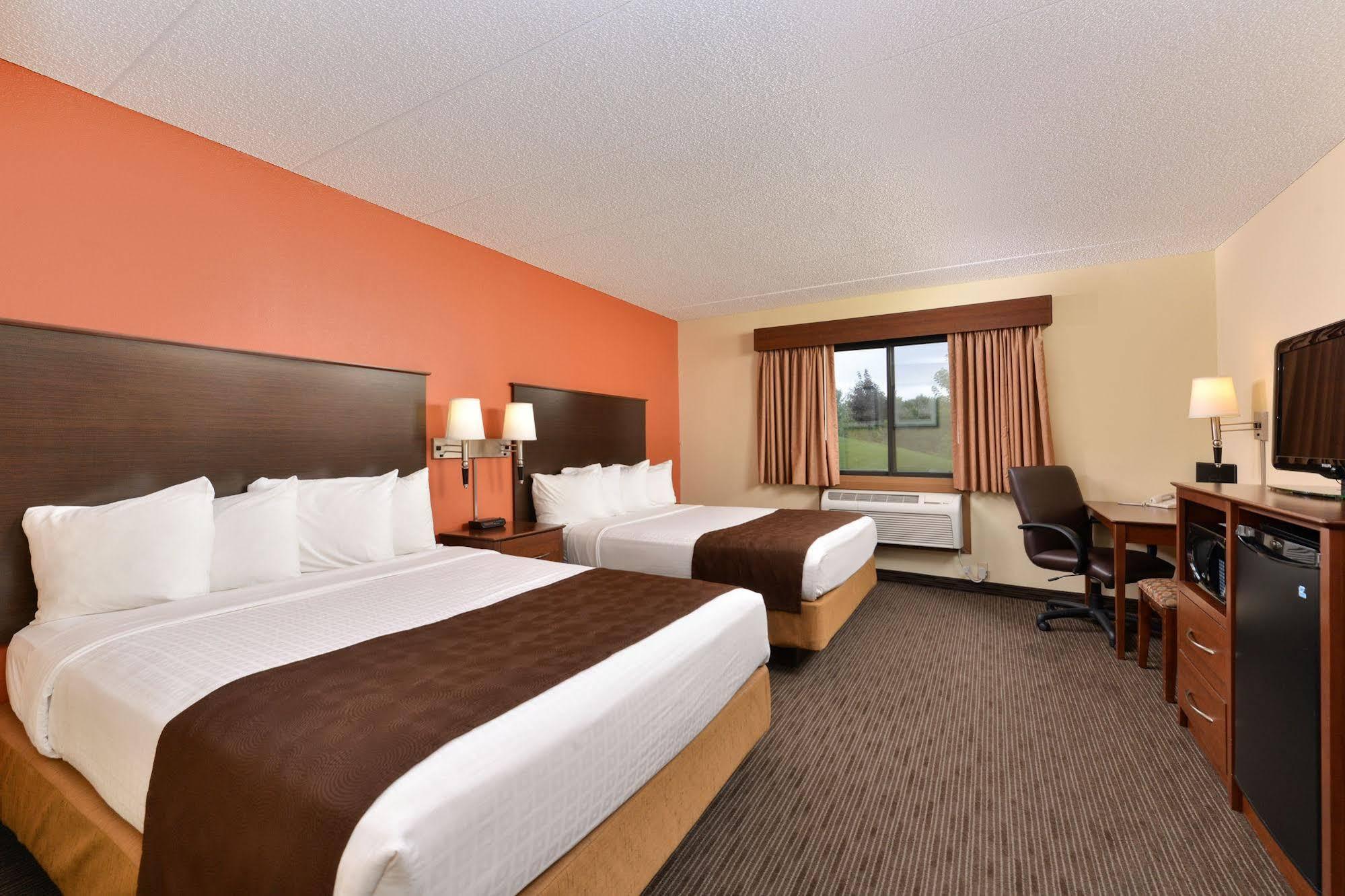 Americinn By Wyndham Fergus Falls Conference Center Esterno foto